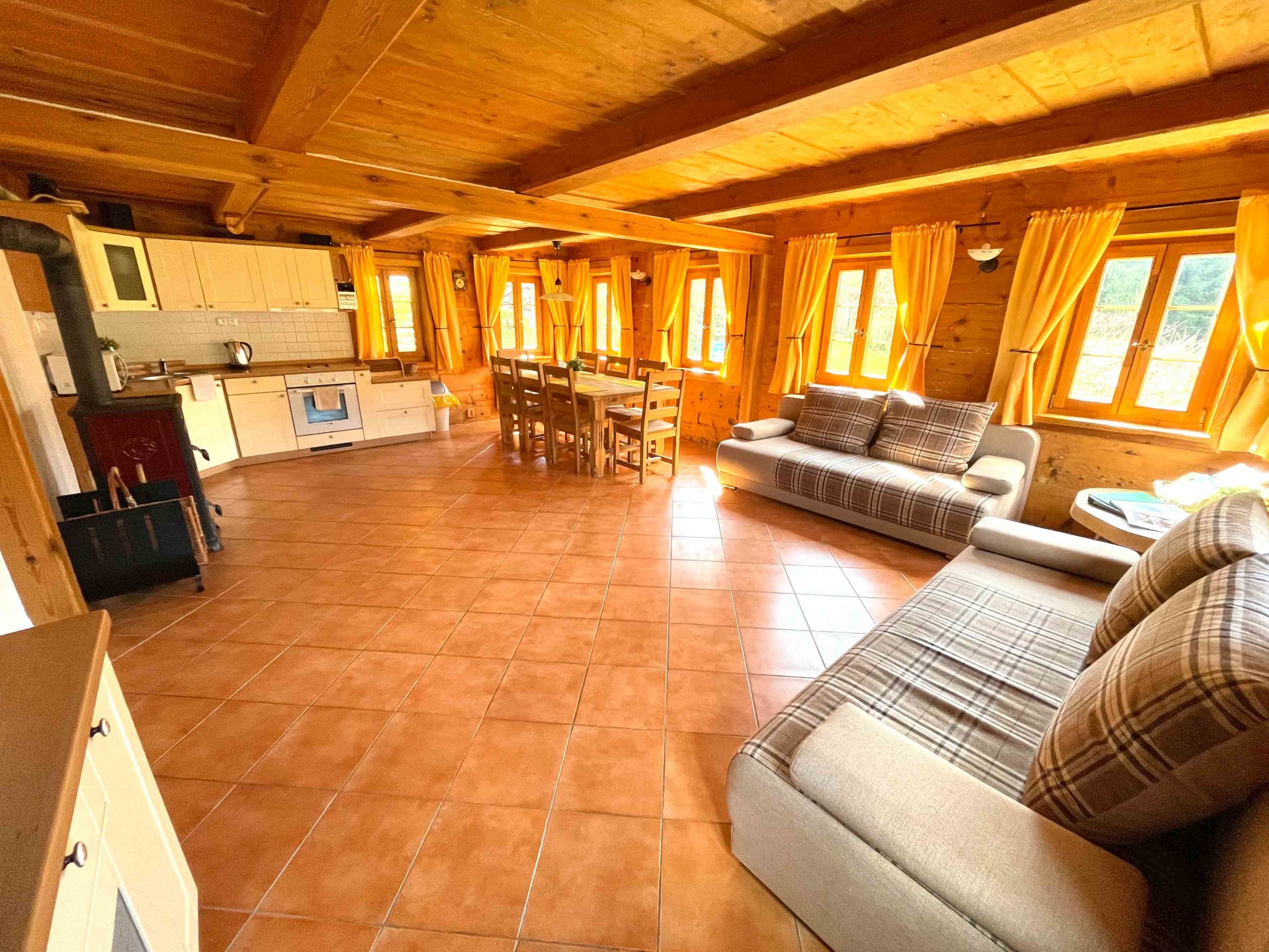 Obývací pokoj s kuchyňským koutem - Chalupa Lužické hory
